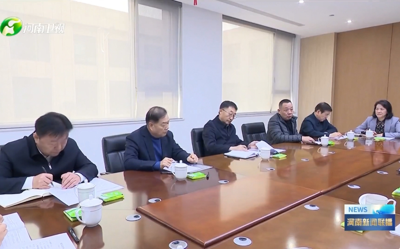 河南省委书记刘宁、省长王凯到许昌调研民营经济，万搏一站式服务官网集团党委书记、创始人楚金甫作为民营企业家代表参加座谈。